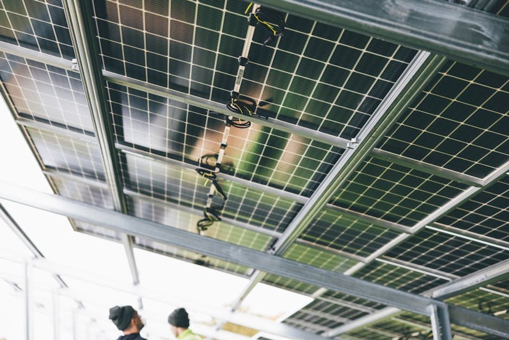 Markus Spiske באתר PEXELS Solar Panel Installation